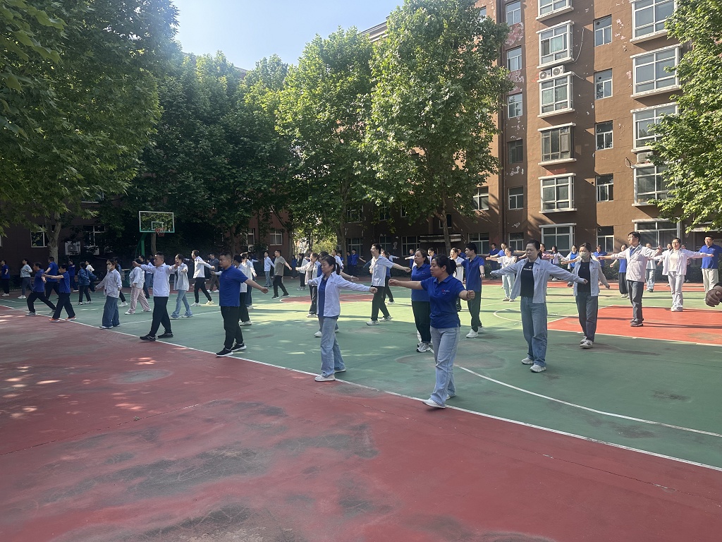 开展晨间集体健身 凝聚企业奋进力量